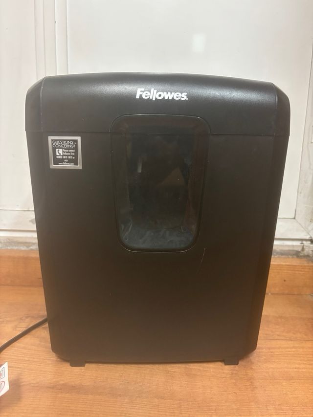 Destructora de papel negra