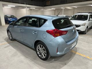 Toyota Auris Híbrido Automático