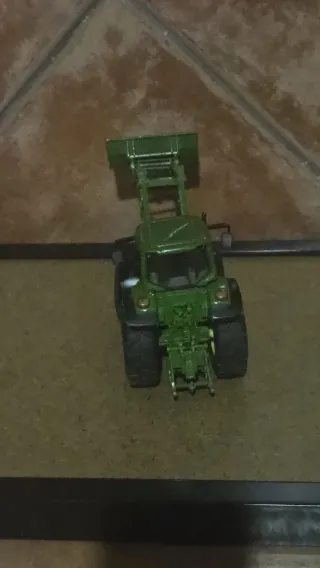 Tractor John Deere escala 1:32