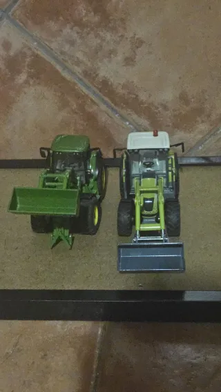 Lote 2 tractores escala 1:32