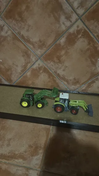 Lote 2 tractores escala 1:32