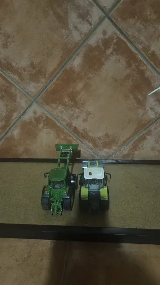 Lote 2 tractores escala 1:32