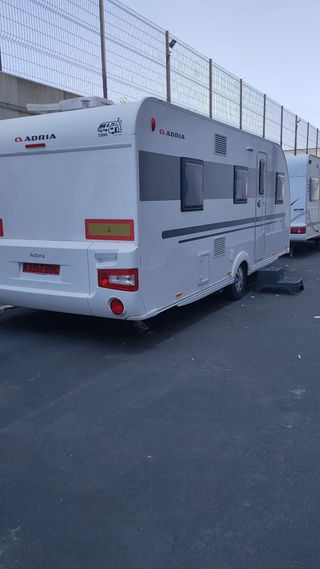 Caravana Adria Adora 573pt 6 plazas como nueva