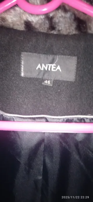 Chaqueta ANTEA negra con cuello estampado