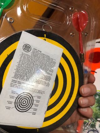 Lotto 4 giocattoli: Sam, auto, freccette, catarifr