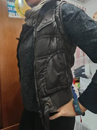 Chaleco acolchado marrón