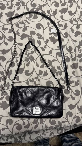 Bolso Bimba y Lola Negro de piel, usado una vez.