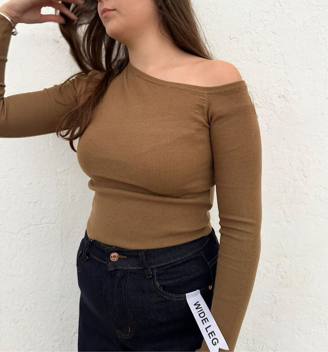 Jersey camel cuello asimétrico talla única