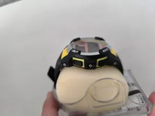 Reloj deportivo INGZHI amarillo y negro