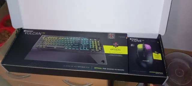 Teclado Gamer ROCCAT Vulcan Pro + Mouse Kone Pro