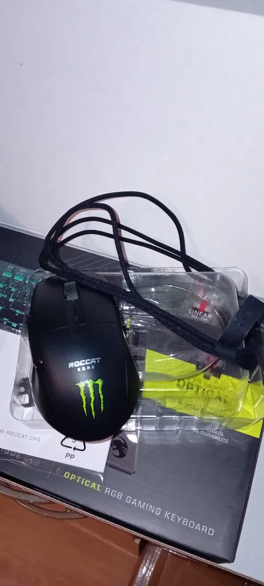 Teclado Gamer ROCCAT Vulcan Pro + Mouse Kone Pro