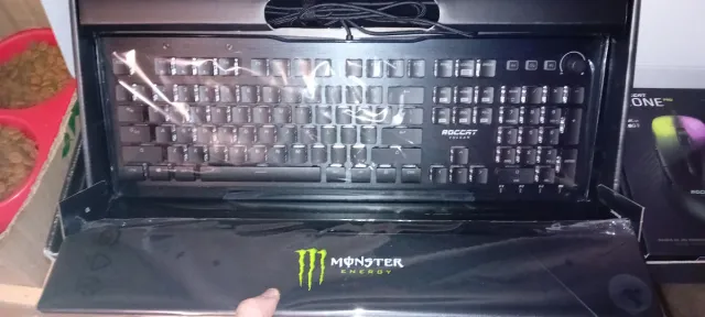 Teclado Gamer ROCCAT Vulcan Pro + Mouse Kone Pro