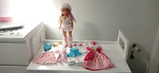 Nancy y accesorios de muñeca