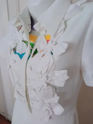 Vestido blanco con flores 3D