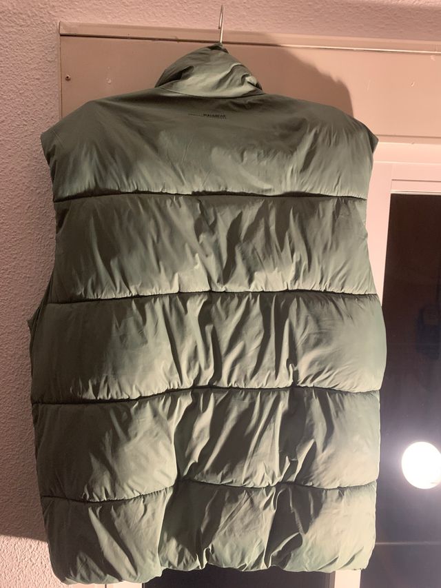 Chaleco Pull&Bear verde talla M