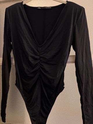 Body Zara negro drapeado manga larga