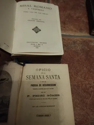 Libros religiosos antiguos.