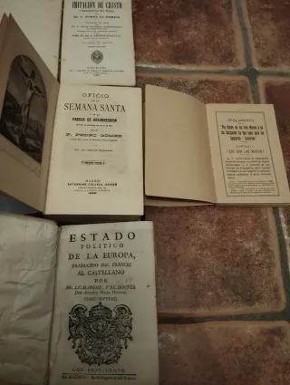 Libros religiosos antiguos.