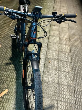 Bicicleta eléctrica gris