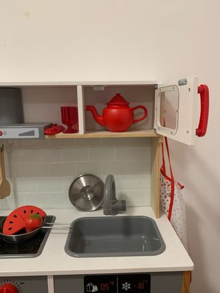 Cocinita de juguete con carrito y accesorios