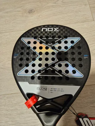 Pala de pádel Nox AT10 12K 2024