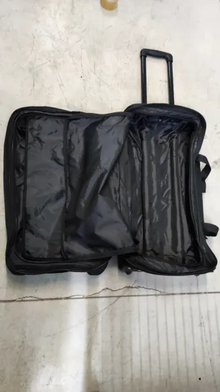 Maleta de viaje negra con ruedas