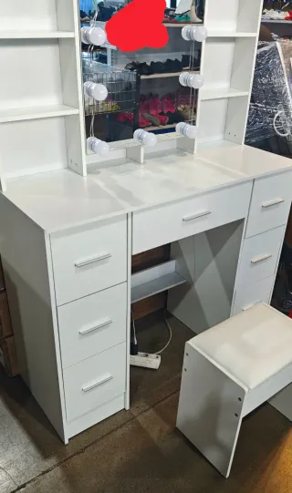 Tocador blanco con espejo y luces led