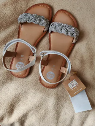 Sandalias Niña Piel.  Sin estrenar con etiqueta