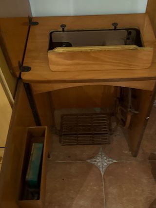 máquina de coser con mueble