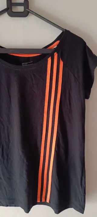 Camiseta Adidas Mujer Negra y Naranja