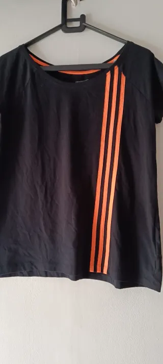Camiseta Adidas Mujer Negra y Naranja
