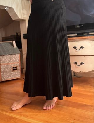 Falda midi punto plisada