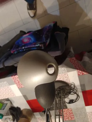 Lámpara de escritorio metálica ajustable