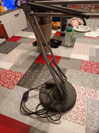 Lámpara de escritorio metálica ajustable