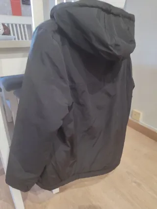 Chaqueta Carhartt Negra con Capucha