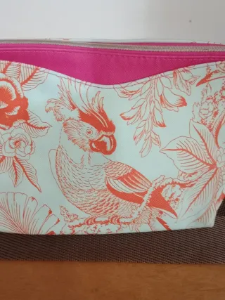 Neceser Tresemmé estampado loro y flores