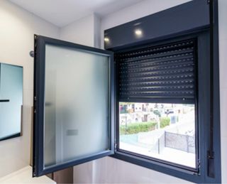 REPARACIÓN EN CARPINTERIA DE ALUMINIO