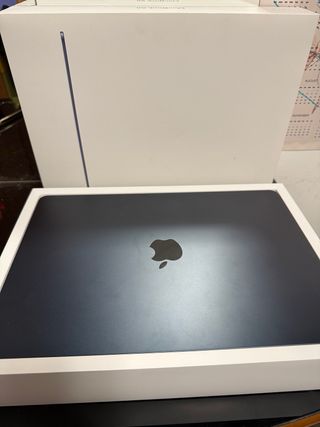 MacBook Apple Gris/Plateado esta nueva.