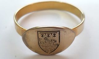 Antico Anello dorato sigillo con stemma grifone