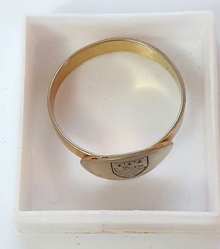 Antico Anello dorato sigillo con stemma grifone