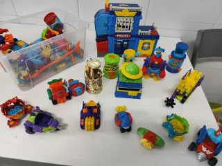 Superzings Comisaría y Moto, Robots y vehículos