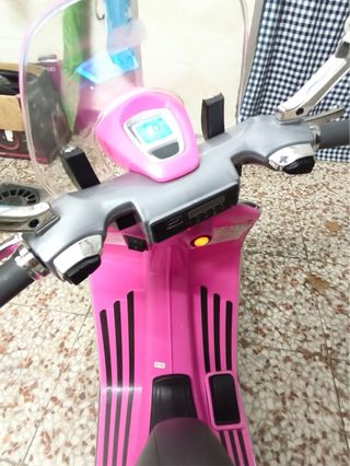 Moto Vespa Eléctrica Niños Rosa