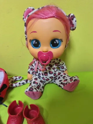 Muñeca Bebé Llorón con accesorios