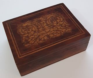 Antica Scatola in Legno noce vintage decorata