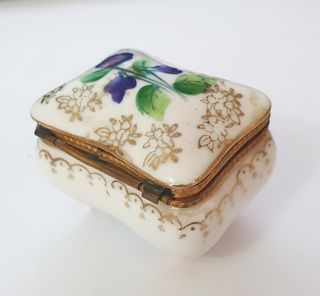 Antico cofanetto in porcellana francese dipinto
