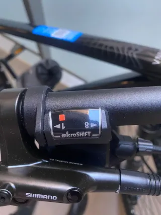 Bicicleta de montaña negra sin usar