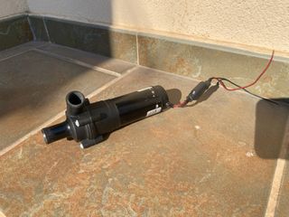 Bomba agua Johnson Marine alto rendimiento 12V