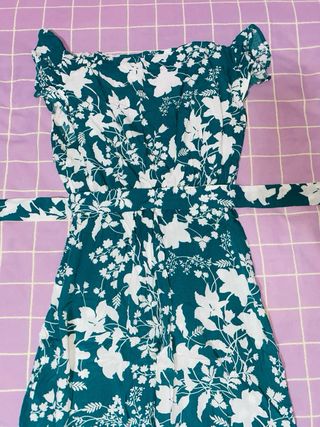 Vestido verde con estampado floral talla S