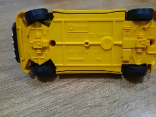 Coche de juguete Peugeot 205 Turbo Burago