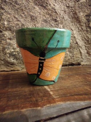 Macetas de terracota pintadas a mano